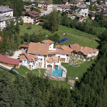 Castelir Suite Hotel Panchia Bagian luar foto