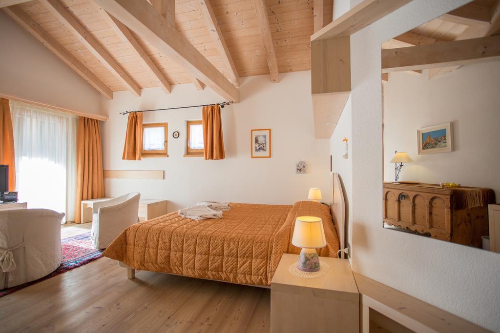 Castelir Suite Hotel Panchia Ruang foto