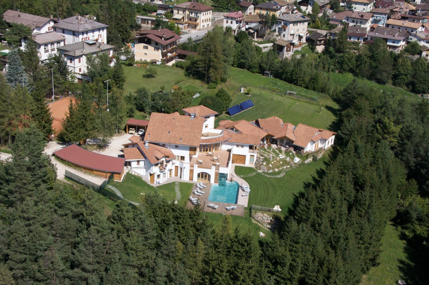 Castelir Suite Hotel Panchia Bagian luar foto