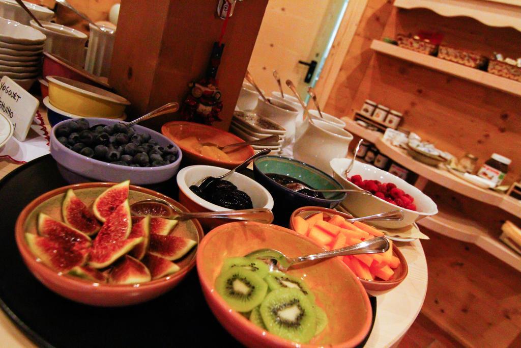 Castelir Suite Hotel Panchia Bagian luar foto
