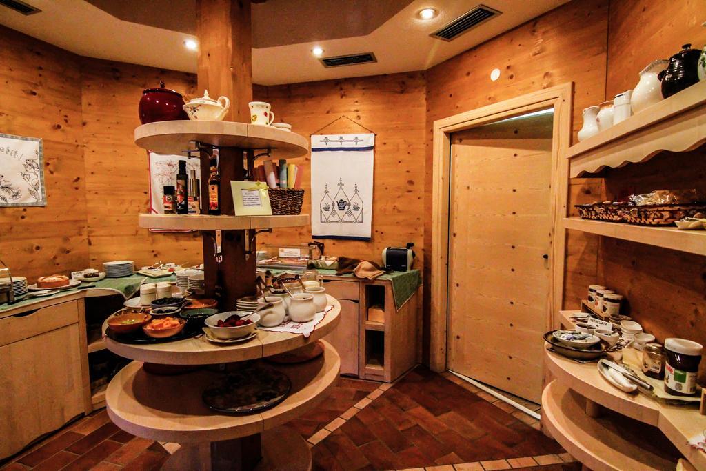Castelir Suite Hotel Panchia Bagian luar foto